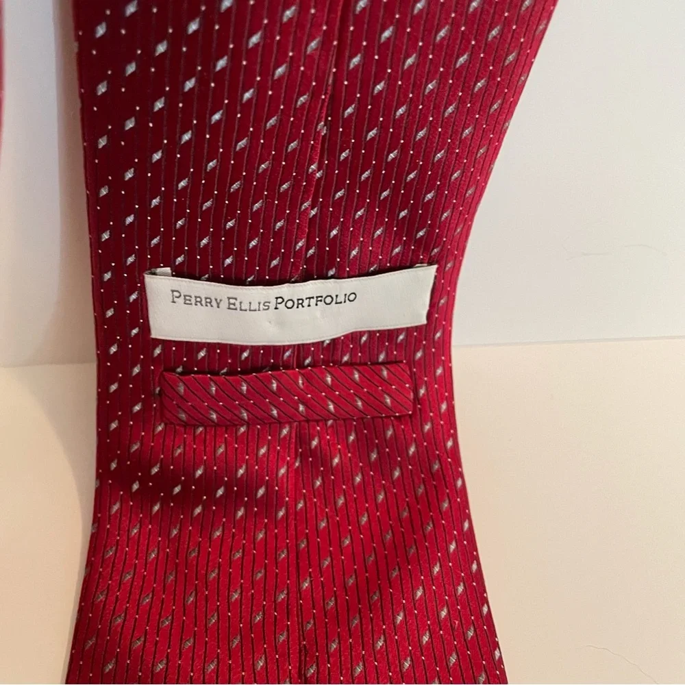 Perry Ellis‎ Portfolio Tie Red 100% Silk